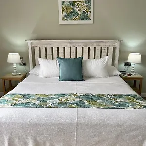  Bed & Breakfast The Runway Seychelles