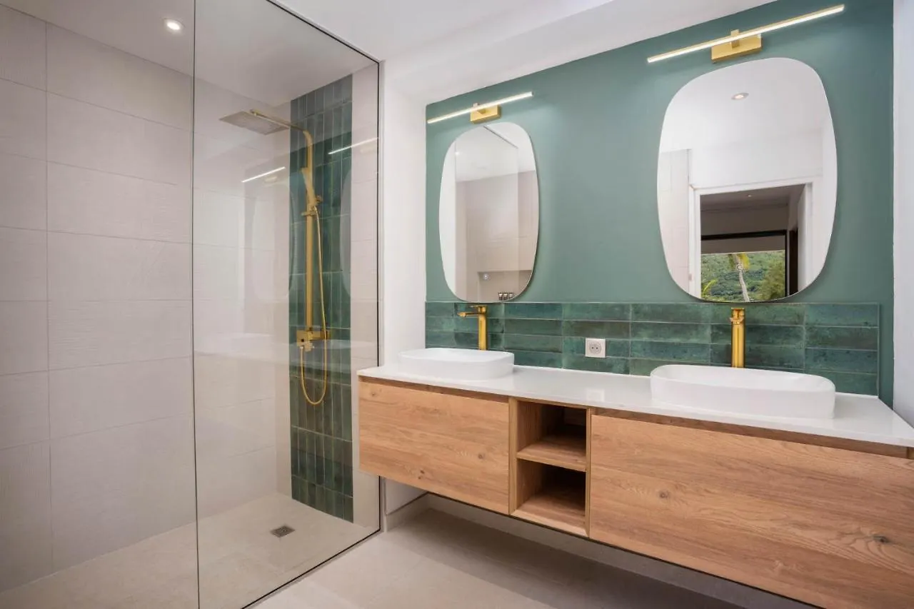 ***  Cook'S Bay Hotel & Suites Paopao Γαλλική Πολυνησία